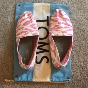 Never been worn Toms